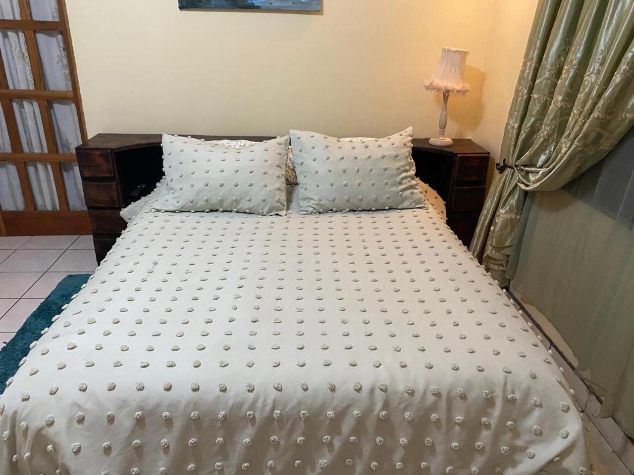 ألاخويلا Alexander B&B المظهر الخارجي الصورة